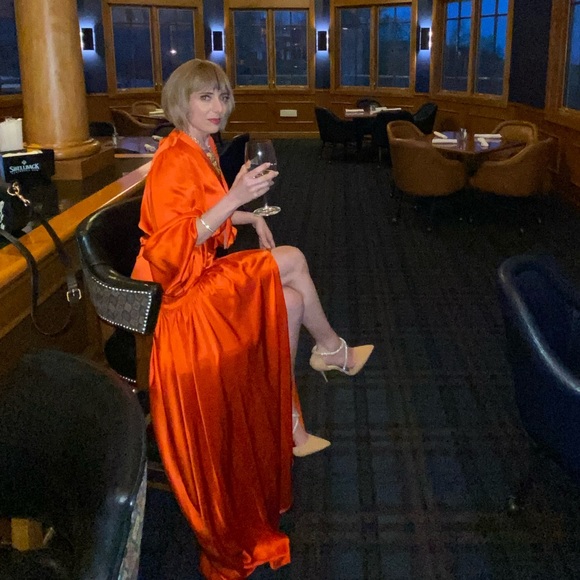 Hi, I’m Max! I love fashion and interior design. - Picture 12 of 17